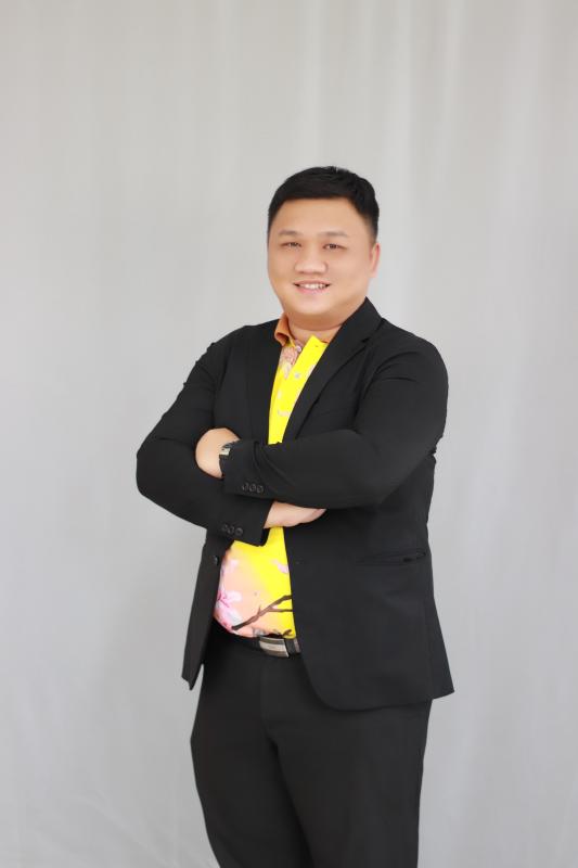 ผู้ช่วยศาสตราจารย์ ดร. ธัชชัย อยู่ยิ่ง