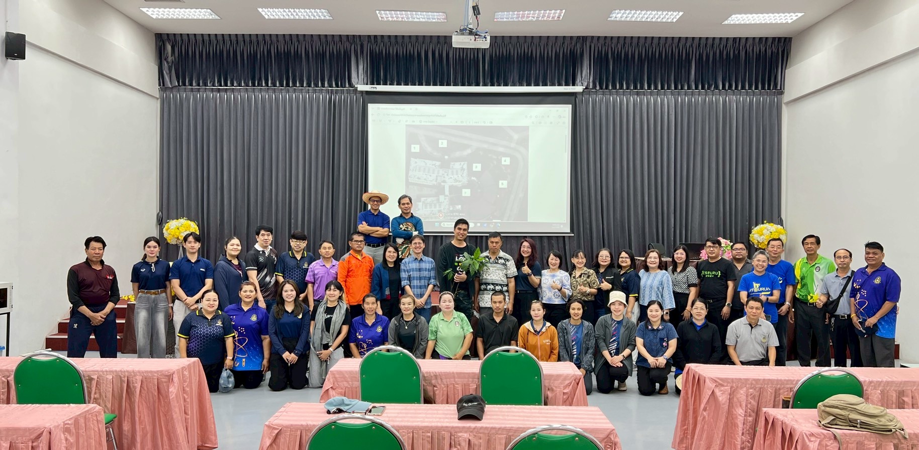 ปลูกต้นไม้ เนื่องในวันสิ่งแวดล้อมโลก 🌍✨
