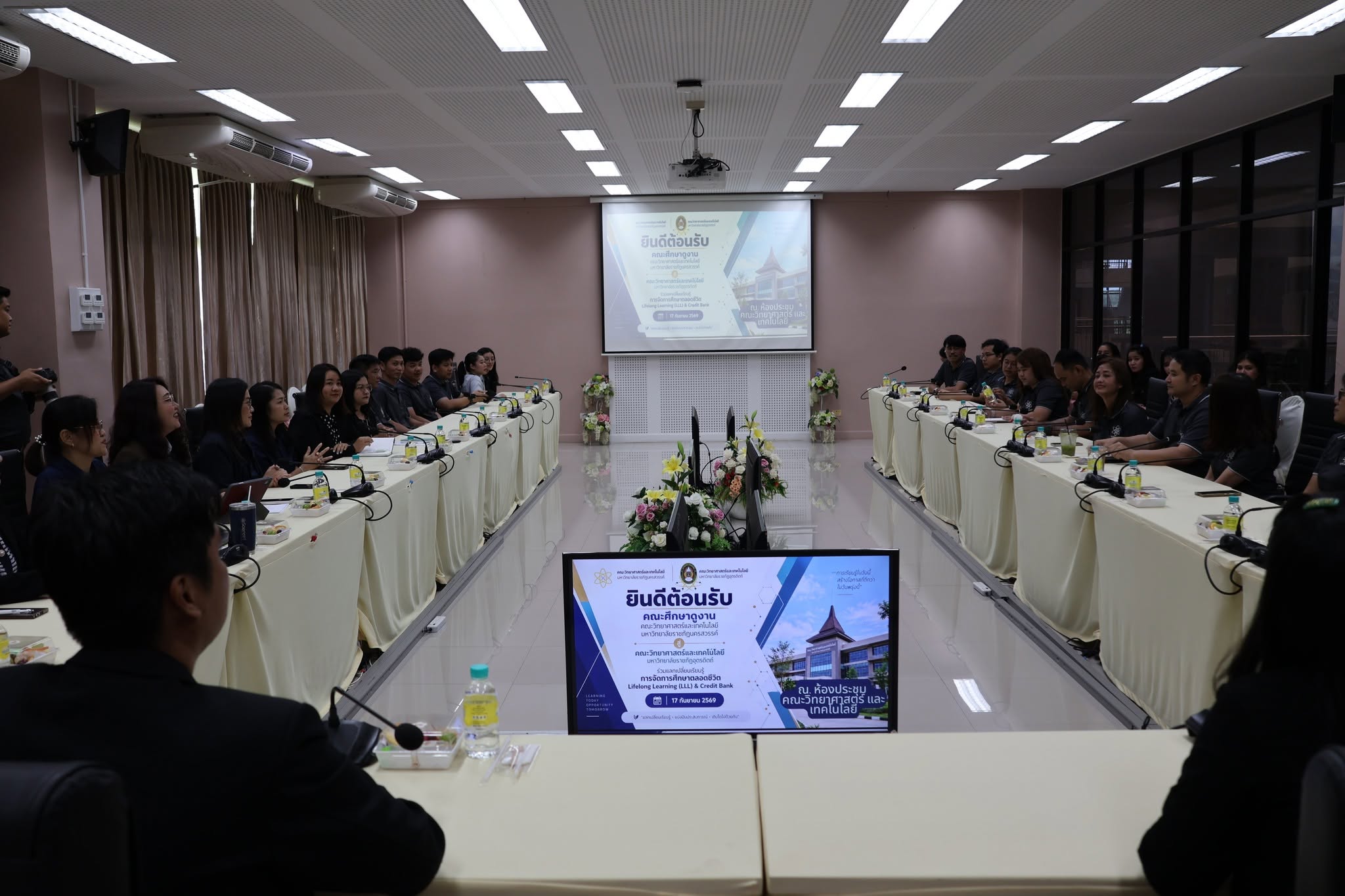คณะวิทยาศาสตร์และเทคโนโลยี มรอ. ต้อนรับคณะศึกษาดูงาน มรภ.นครสวรรค์ แลกเปลี่ยนแนวทาง Lifelong Learning และ Credit Bank