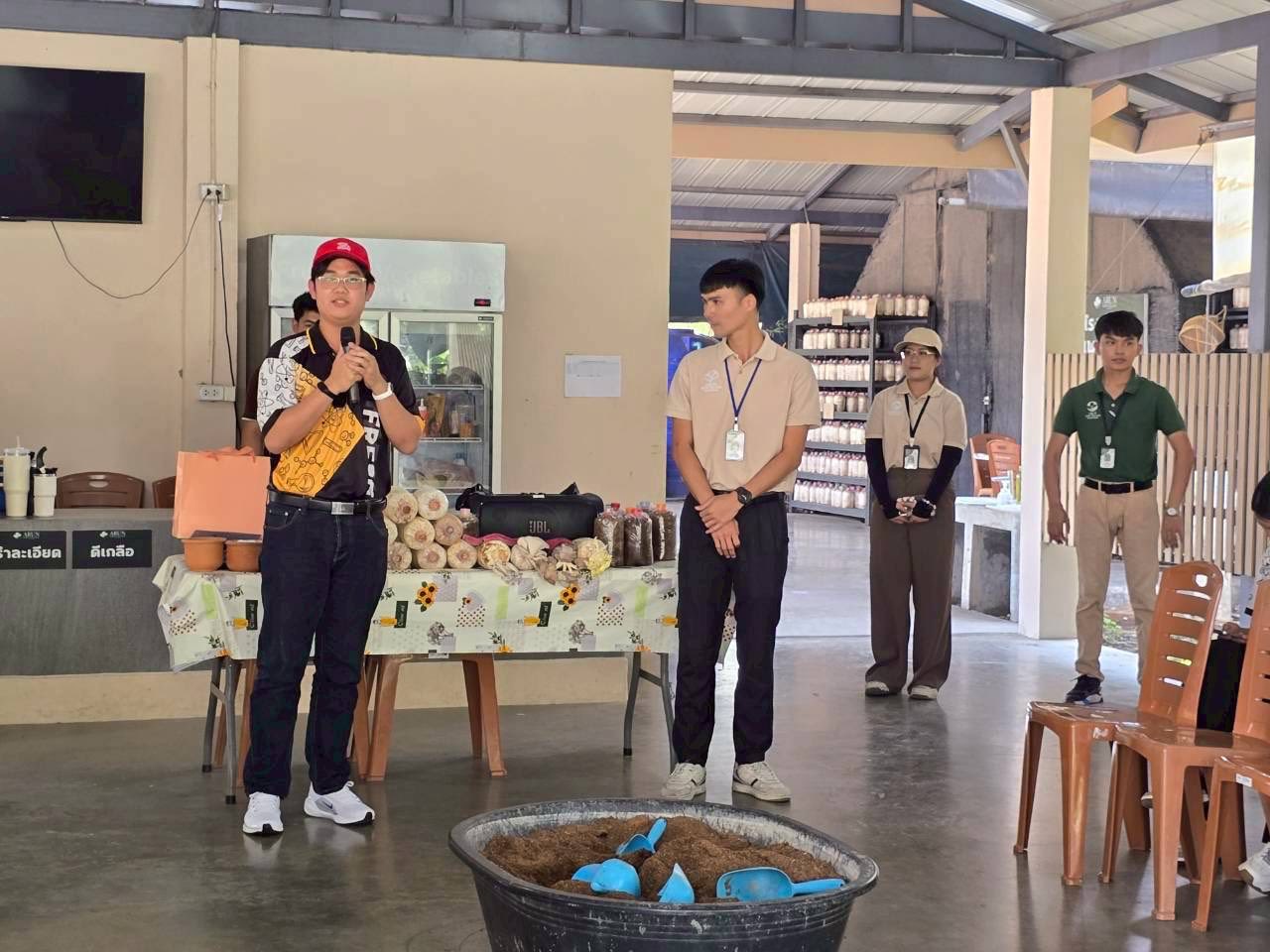 นักศึกษาหลักสูตรสาธารณสุขศาสตร์ ชั้นปีที่ 3 ศึกษาดูงานโครงการ 