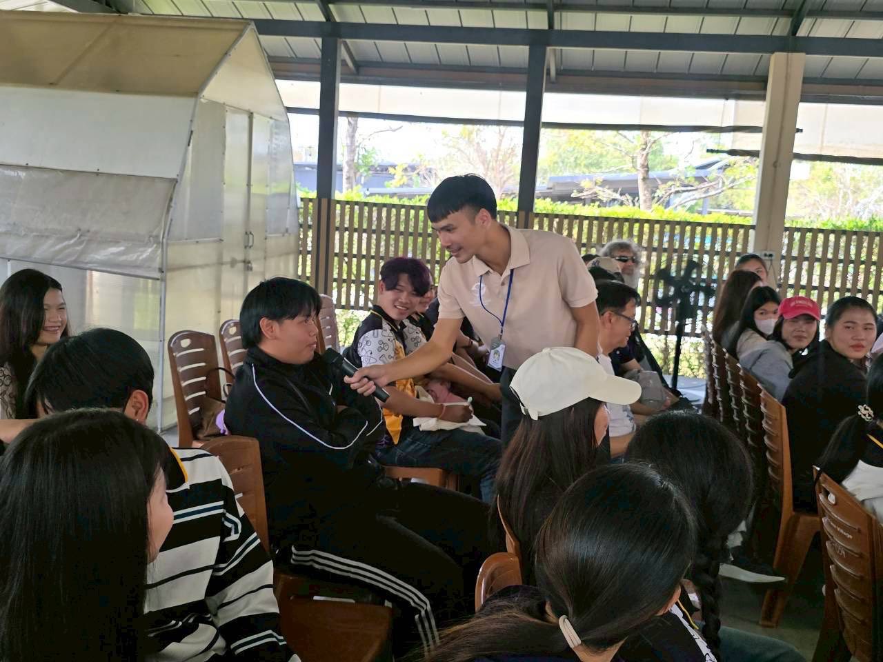 นักศึกษาหลักสูตรสาธารณสุขศาสตร์ ชั้นปีที่ 3 ศึกษาดูงานโครงการ 