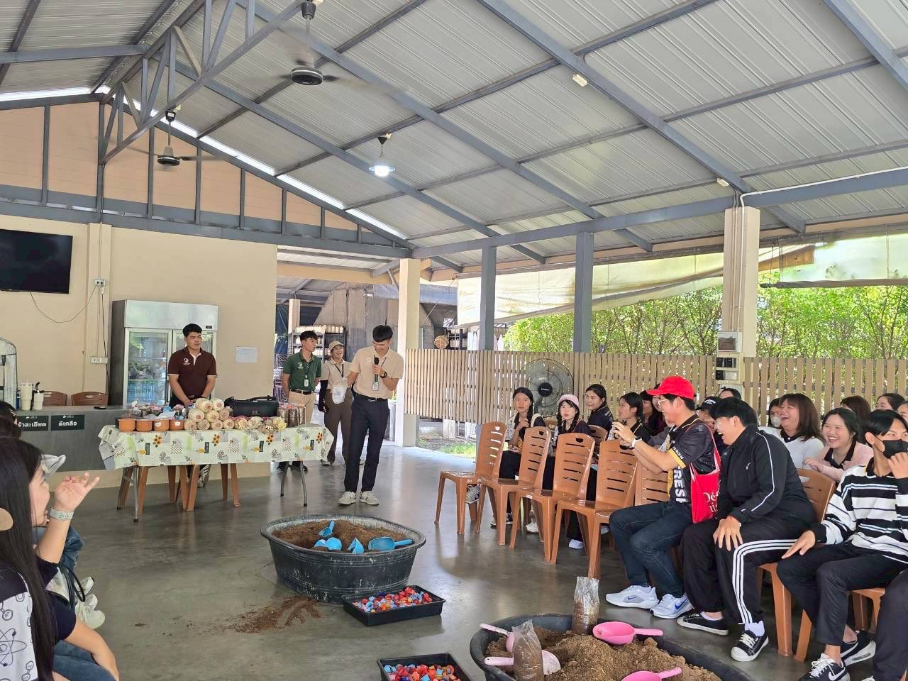 นักศึกษาหลักสูตรสาธารณสุขศาสตร์ ชั้นปีที่ 3 ศึกษาดูงานโครงการ 